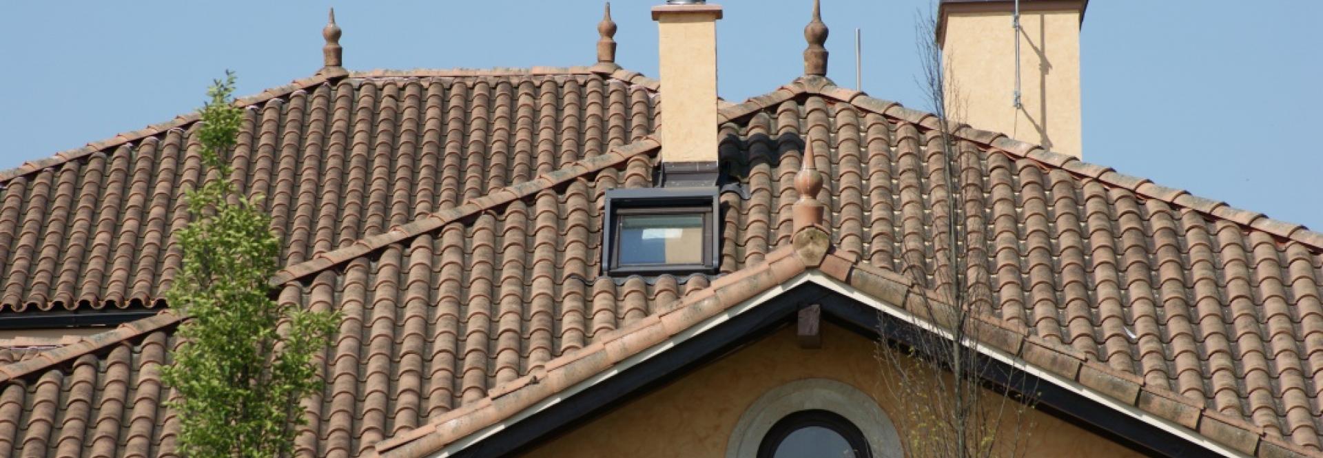 Tretia Galéria domy a strechy