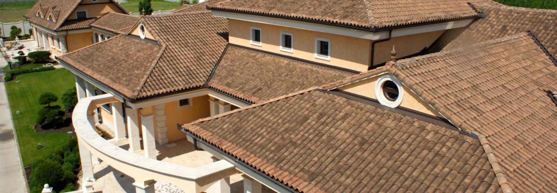 Tretia Galéria domy a strechy